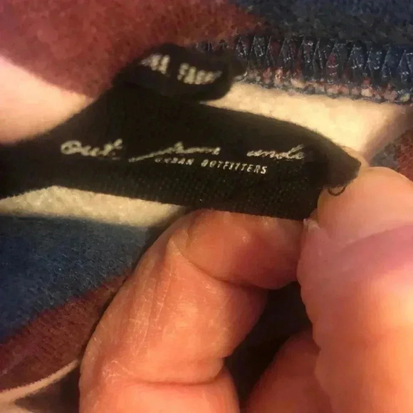 Urban Outfitters Out from Under cropped sweaters hurt with hood - Picture 5 of 6